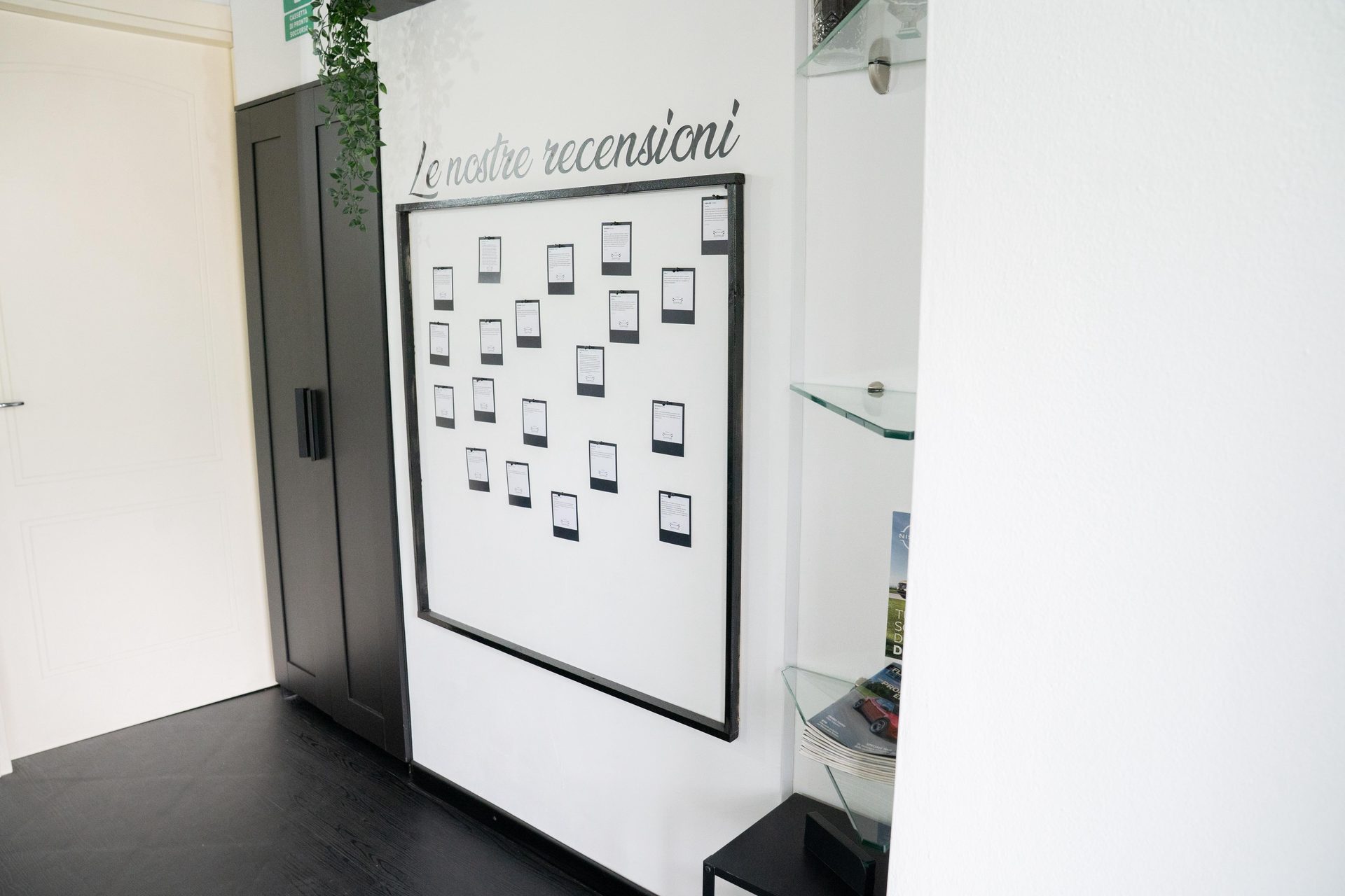 Bacheca delle recensioni clienti in sede